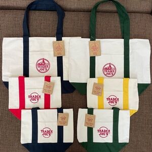 NWT Trader Joe’s Holiday Canvas Tote Shopping Bags - 2 Large And 4 Mini Totes